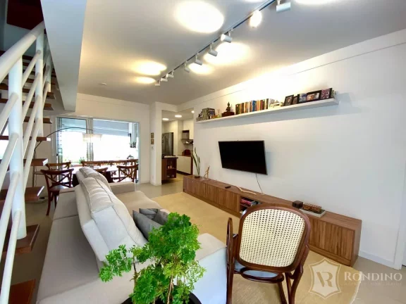 Imagem Casa sobrado em condomínio com 03 dormitório e quintal