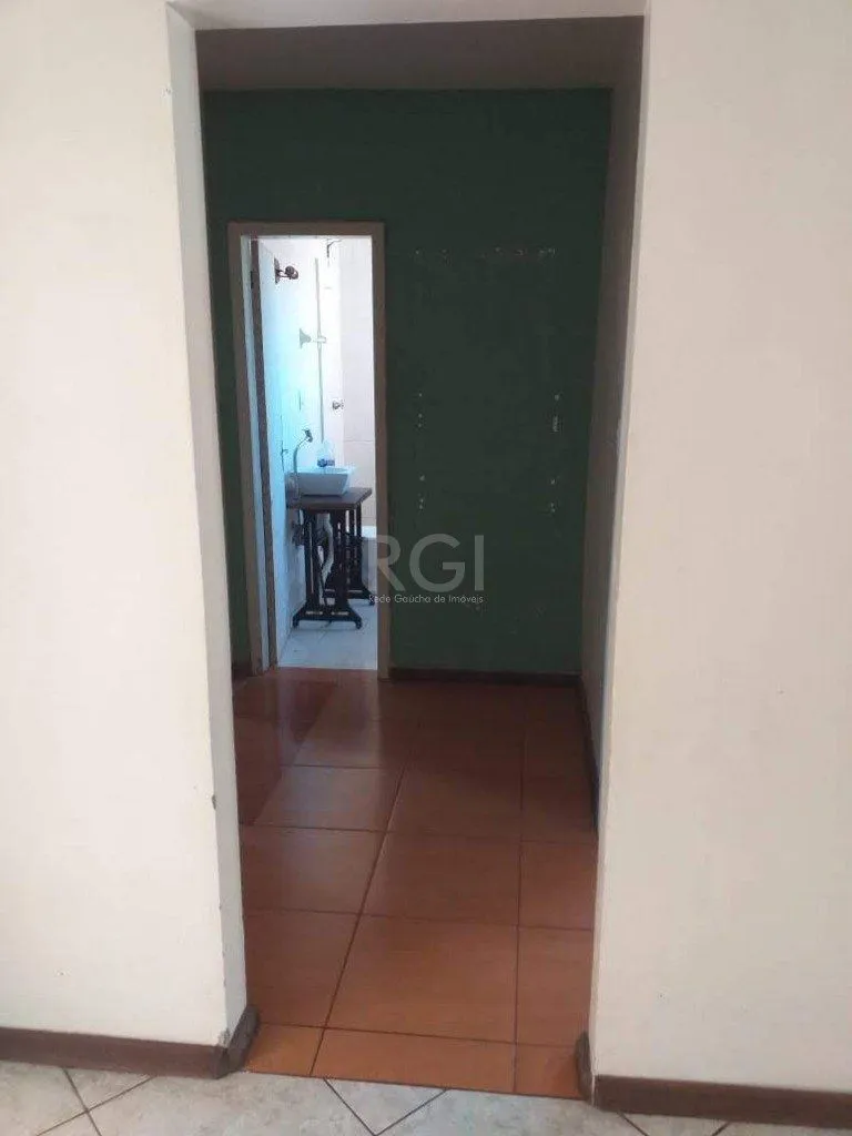 Imagem Casa para Venda - 200m², 6 dormitórios, 4 vagas - Tristeza