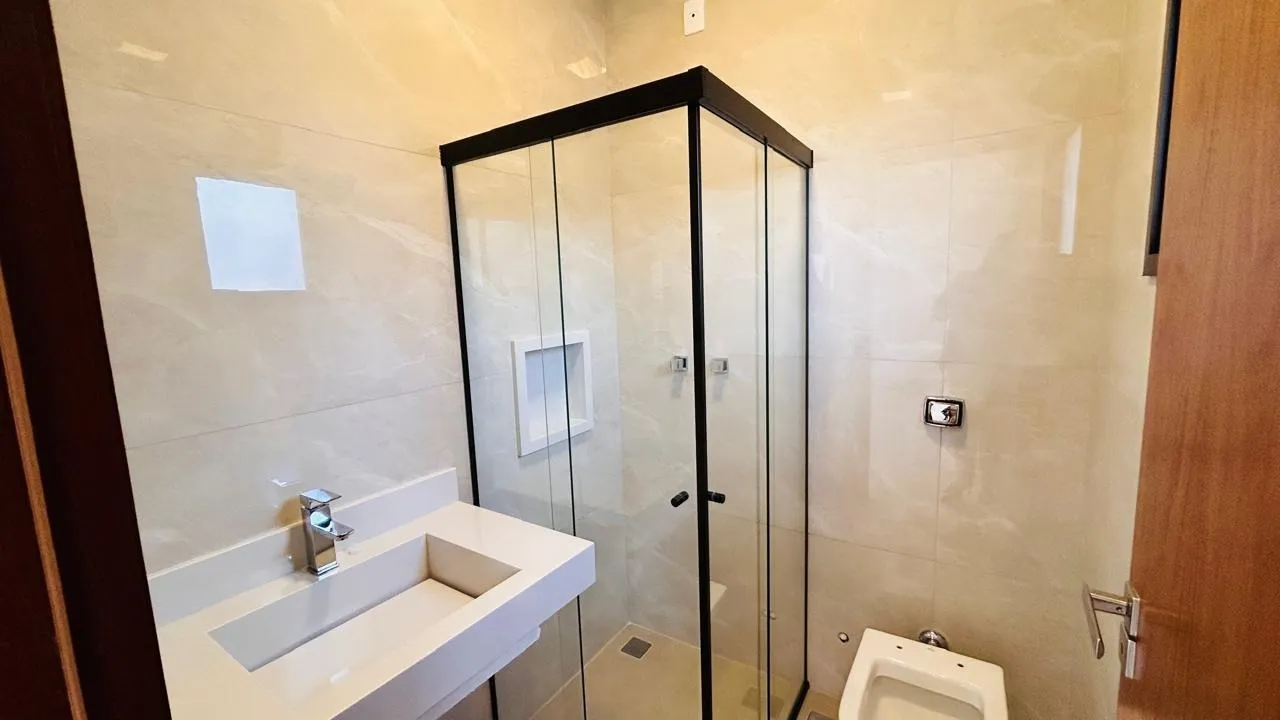 Imagem Luxuosa Casa de Alto Padrão no Residencial Cyrela Esplanada com Acabamento Premium e Área Gourmet Completa