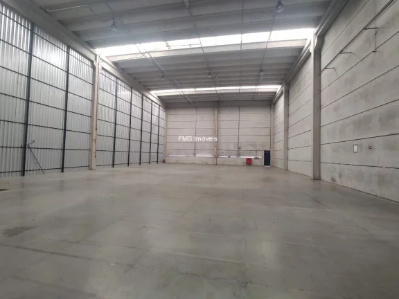 Imagem Galpão Industrial para Locação em Diadema-SP, Bairro Piraporinha, 2 Banheiros, 8 Vagas, 1.025m² de Área