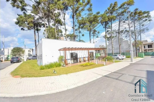 Imagem Sobrado 270 m2, com terraço, 03 quartos c/suíte, 03 vagas no Pinheirinho Curitiba PR