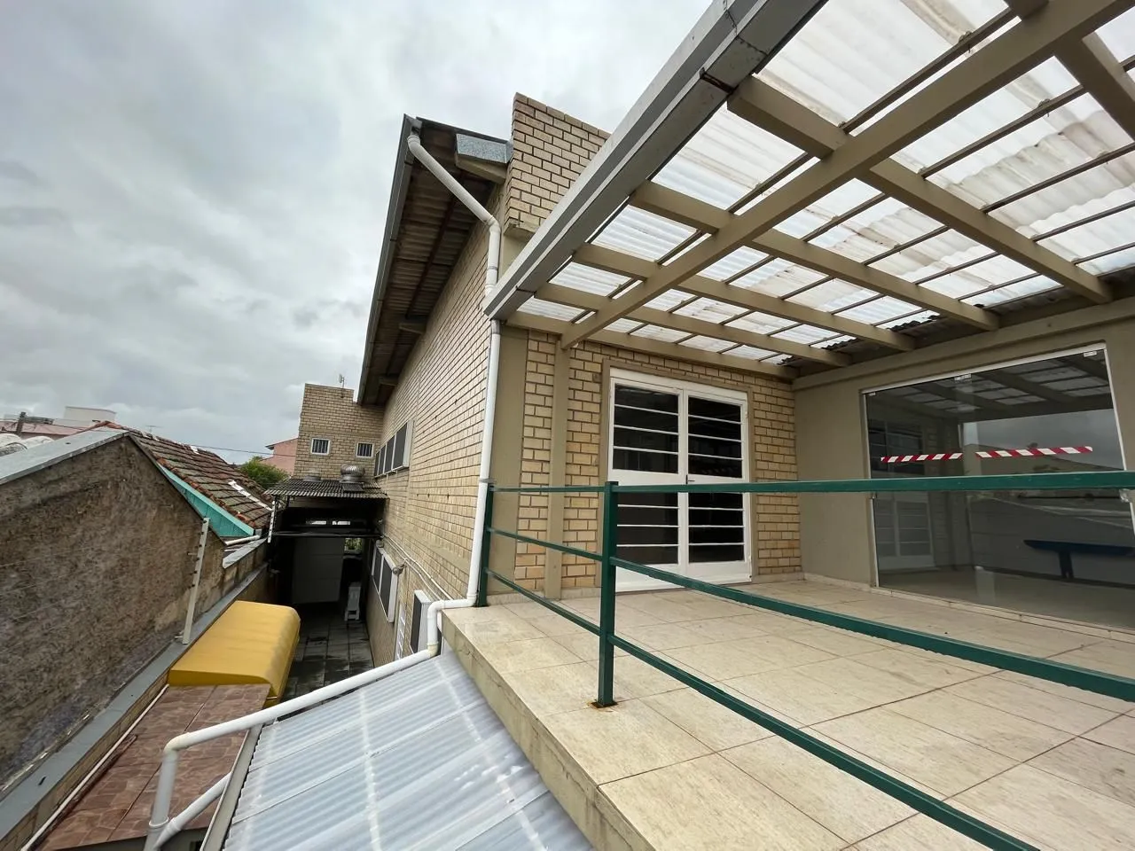 Imagem Prédio Comercial à venda com 5 salas, 400m², 6 vagas, Rua Laudelino Freire no bairro Sarandi em Porto Alegre