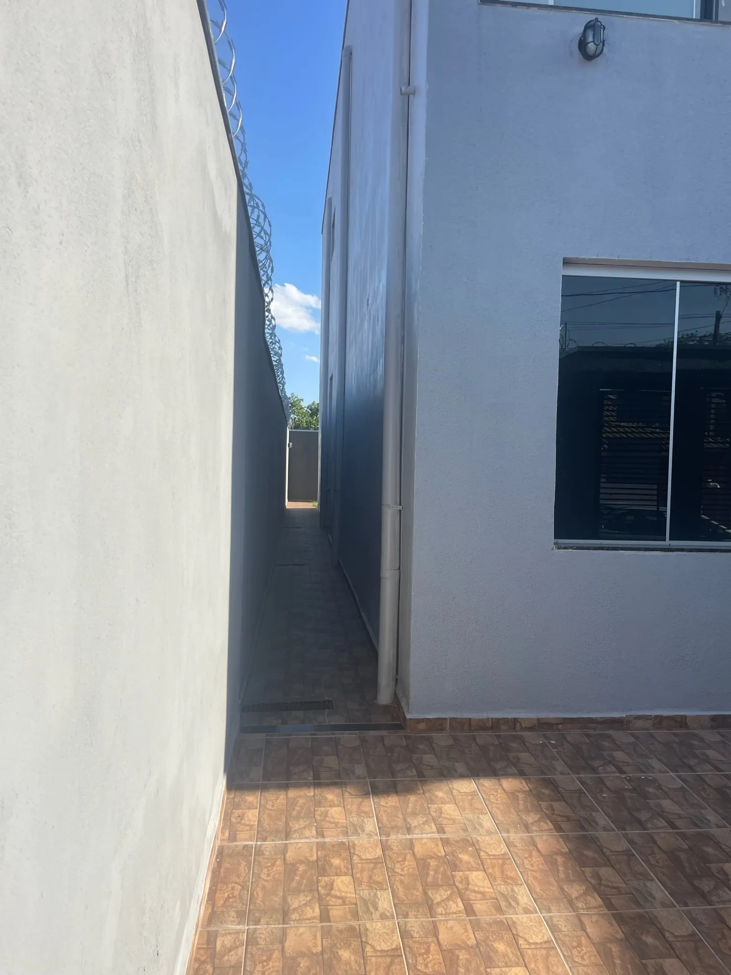 Imagem Casa à venda 3 dorm sendo uma suíte com sacada , 4 Vagas de garagem sendo duas cobertas, 250M², Conjunto Residencial Araretama, Pindamonhangaba - SP
