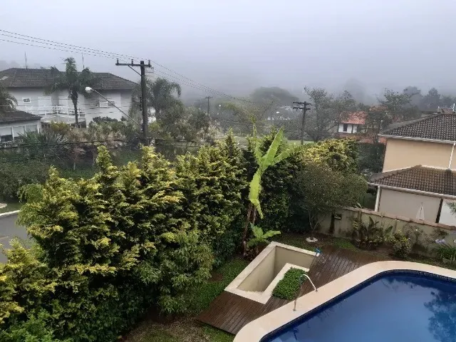 Imagem Luxuosa casa em condomínio à venda em Santana de Parnaíba, São Paulo-SP: 4 quartos, 2 suítes, 3 salas, 5 banheiros, 6 vagas, 480m².