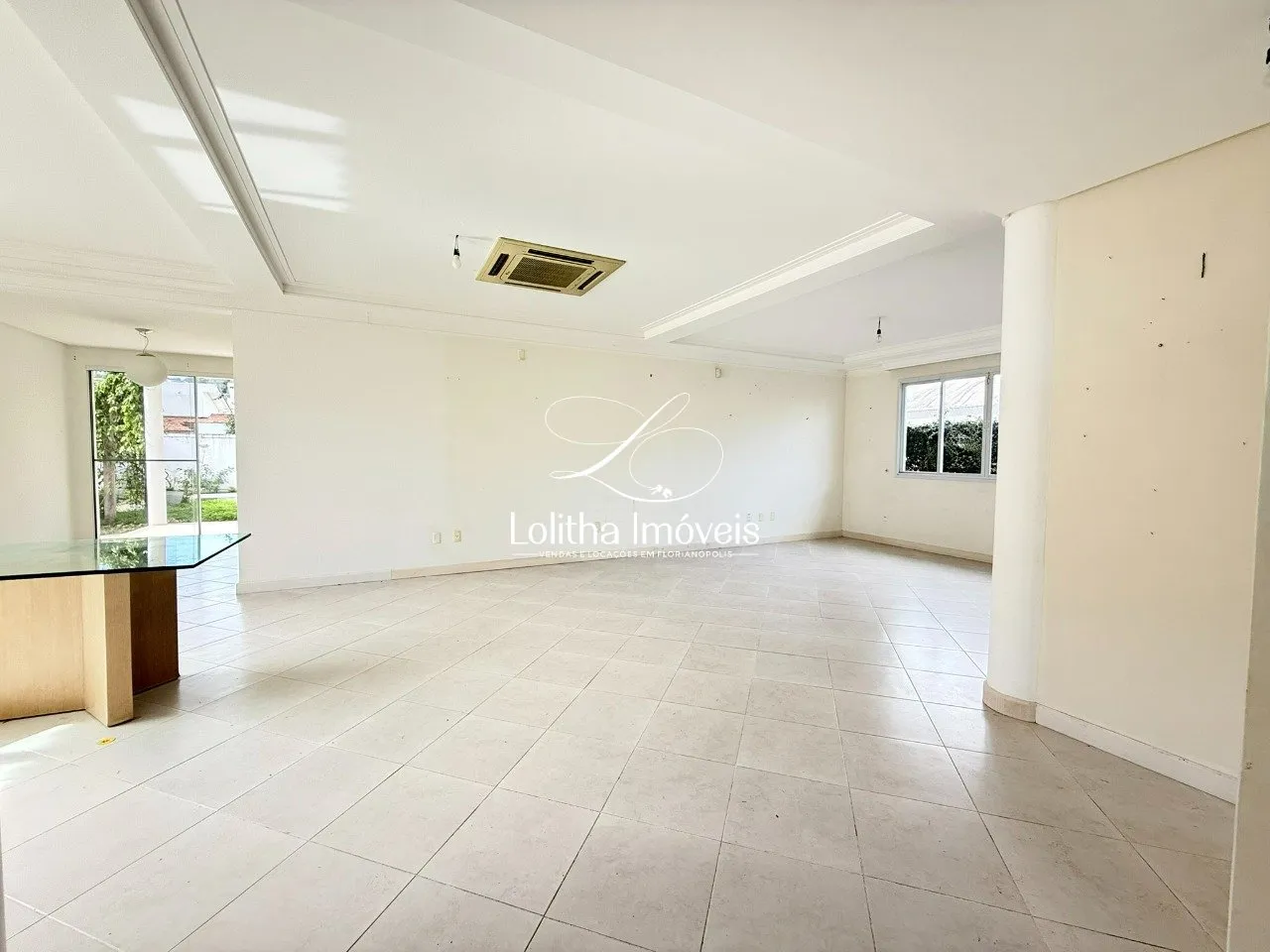 Foto do imóvel CASA COM 3 SUÍTES À VENDA EM JURERÊ em dos Polvos