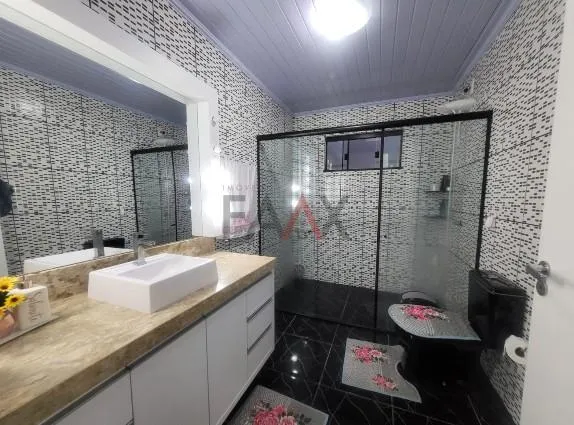 Imagem Imóvel Comercial a venda, atualmente com restaurante em funcionamento.