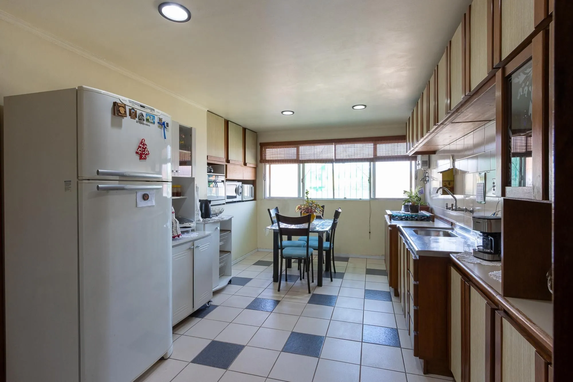 Imagem Casa com 3 quartos (1 suite), 4 vagas - Vila Nova