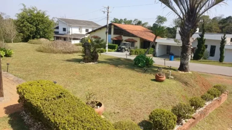 Imagem LINDA CASA EM CONDOMÍNIO FECHADO, EM GENEROSO TERRENO DE 770M² E 108M² DE ÁREA CONSTRUÍDA!