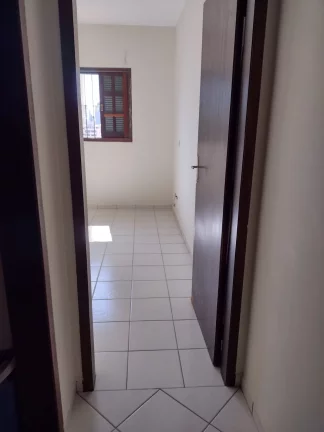 Imagem Excelente sobrado com 3 quartos, sendo 1 suíte e 2 vagas em Santa Terezinha, SBC