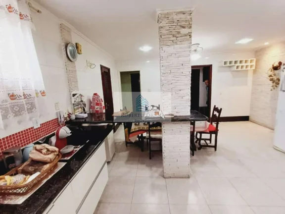 Imagem Casa de luxo em condomínio na Taquara, Rio de Janeiro-RJ: 5 quartos, 1 suíte, 1 sala, 3 banheiros, 6 vagas de garagem, 300m².