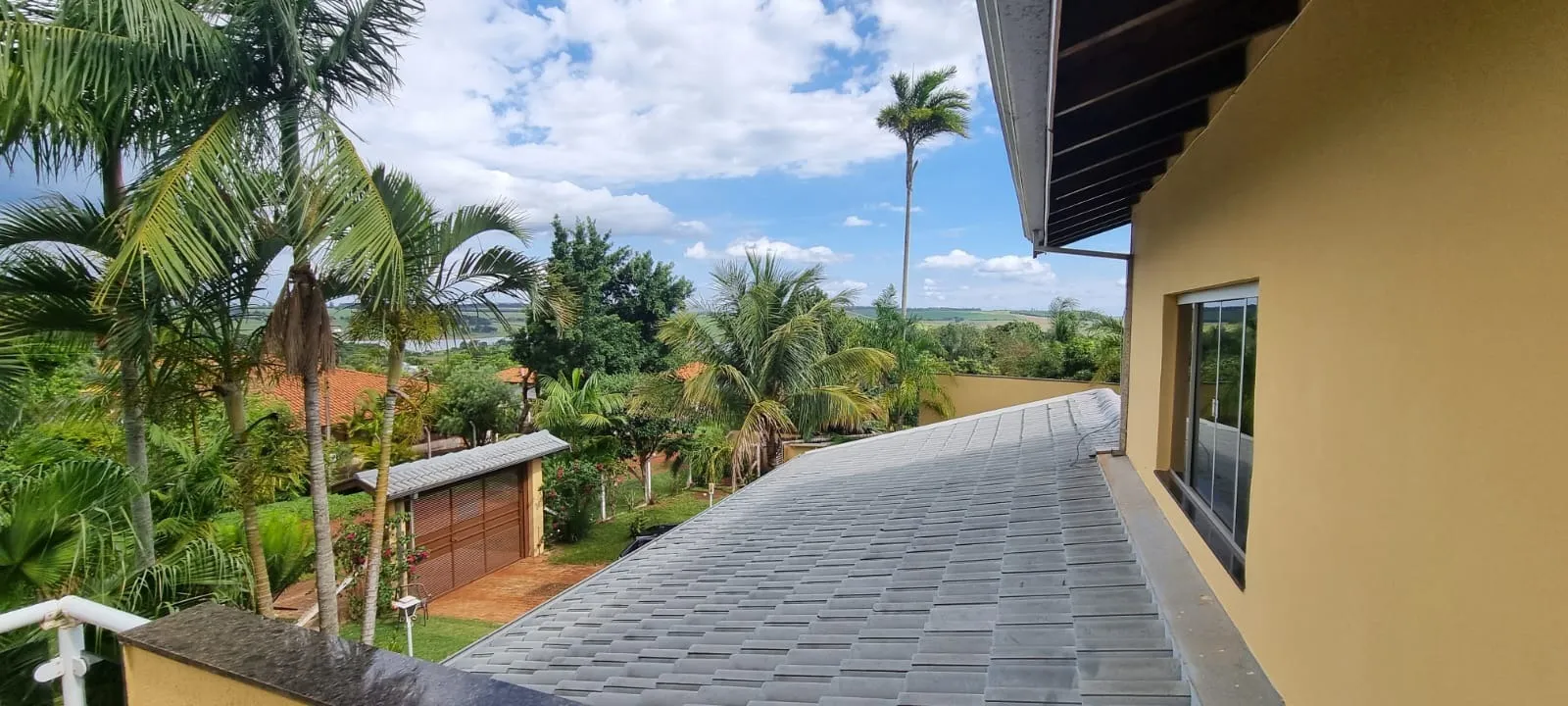 Imagem Imperdível casa de 5 quartos em condomínio no Estribo, Avaré-SP: 1 suíte, 1 sala, 4 banheiros, 4 vagas, 265m².