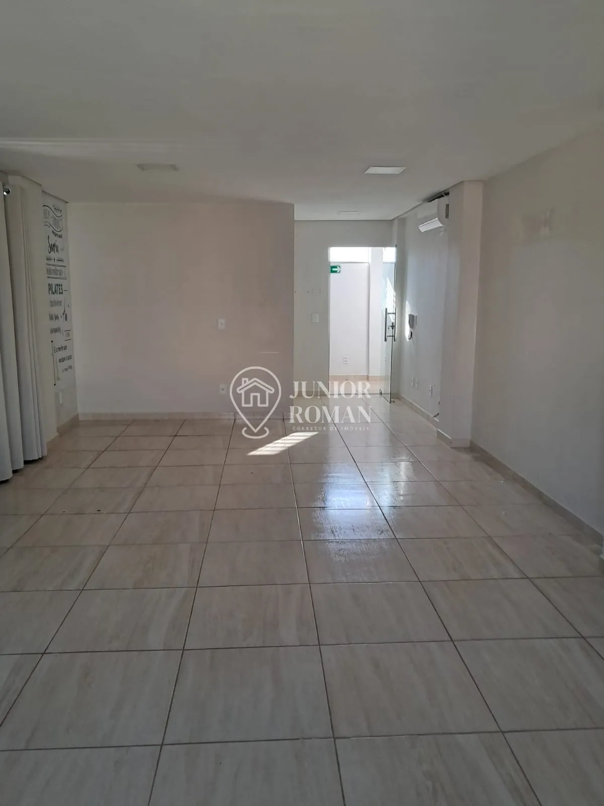 Imagem SALA COMERCIAL NO CENTRO COM AR CONDICIONADO - BARREIRAS/BA