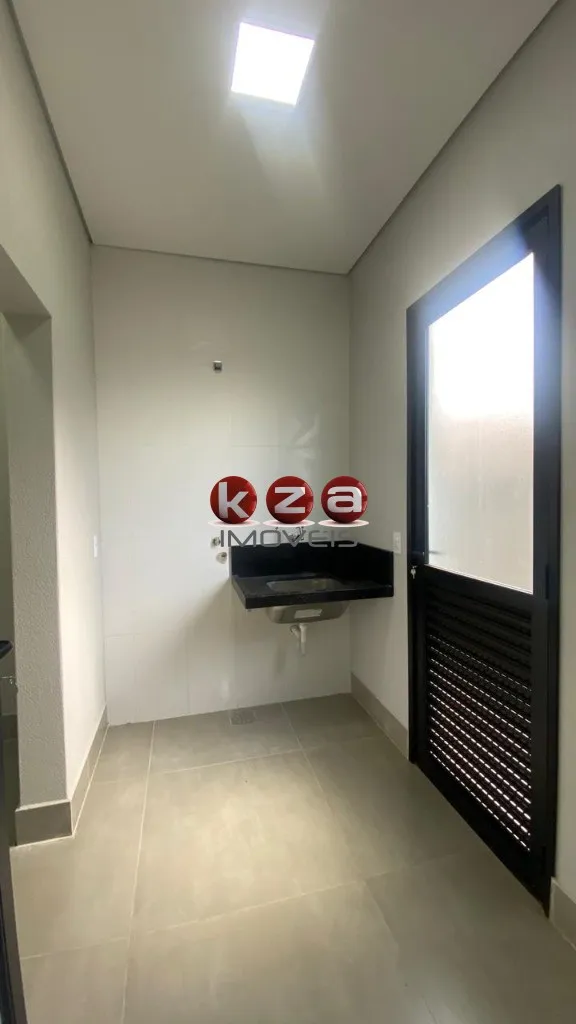 Imagem Casa de alto padrão em condomínio à venda em Valinhos-SP, bairro Pinheiro: 3 quartos, 3 suítes, 2 salas e 176,25 m² de área.