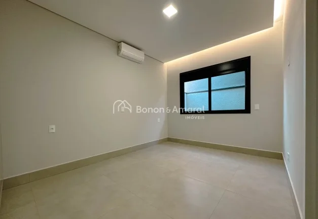 Imagem Casa térrea nova à venda com 3 quartos sendo 3 suítes, todas com armários planejados, ar condici...