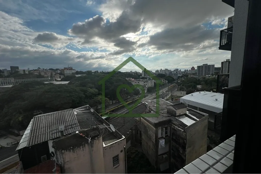 Imagem Descubra o charme e a conveniência deste aconchegante apartamento situado no coração de Porto Ale...