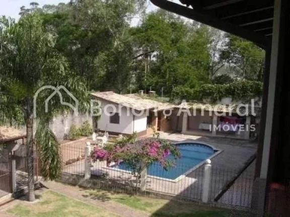Imagem Linda casa com fino acabamento e rica em armários. Imóvel com amplo living integrado, escritório,...