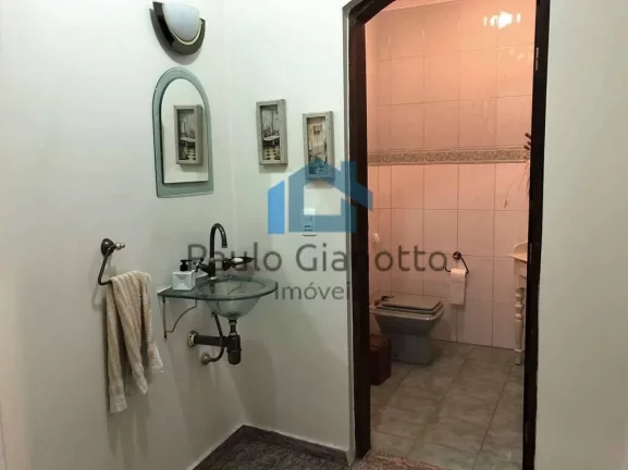 Imagem Casa à venda com ótima localização na Granja Viana