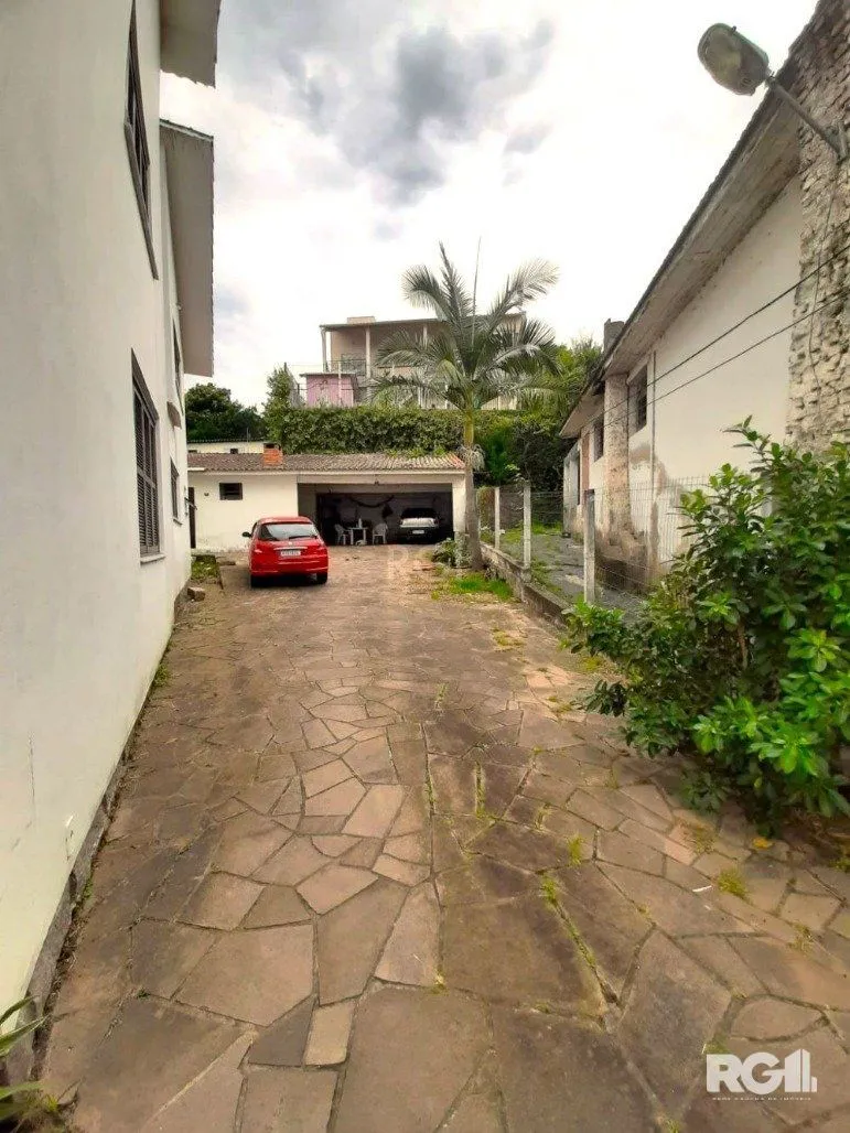 Imagem Casa com 351,60m2 de área construída em propriedade de 743m2 no Bairro Jardim Carvalho.