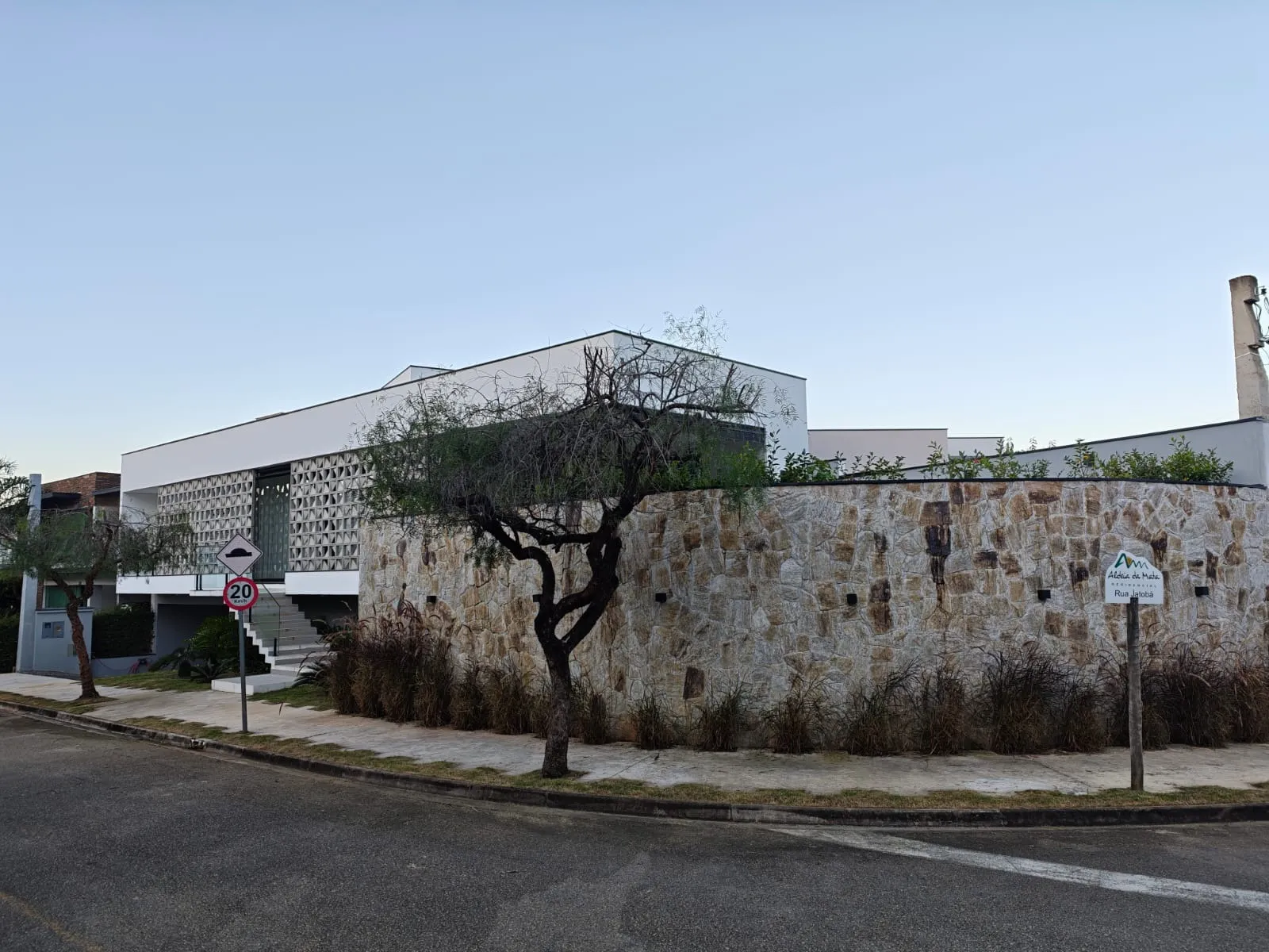 Imagem Bela casa no residencial aldeia da mata com extremo conforto, venha conferir!