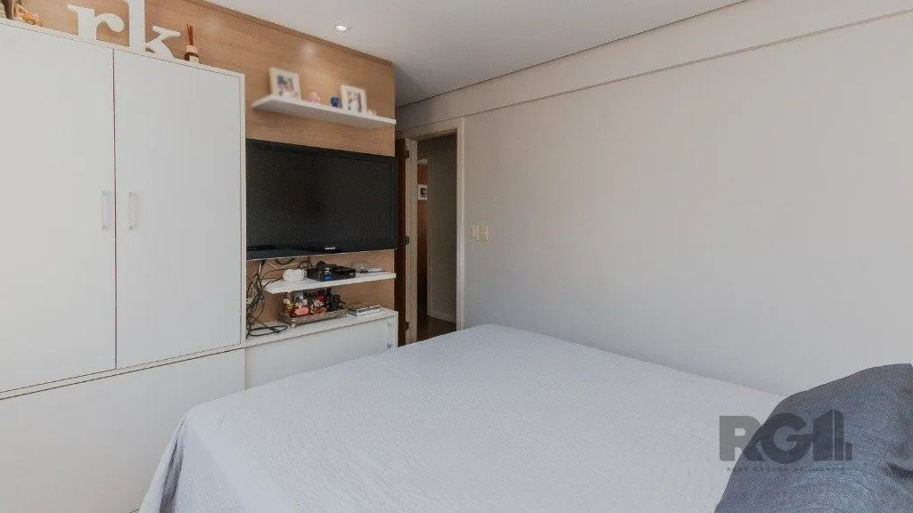 Imagem Excelente casa em condomínio de 249m² com 03 dormitórios e 4 vagas.
