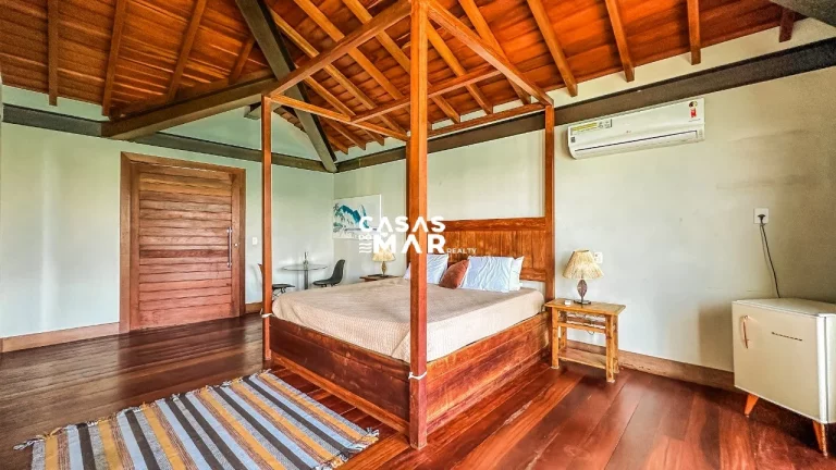Imagem Casa Frente Mar de Luxo em Búzios-RJ: 5 Suítes, 3 Salas, 8 Banheiros, 3 Vagas, 400m².
