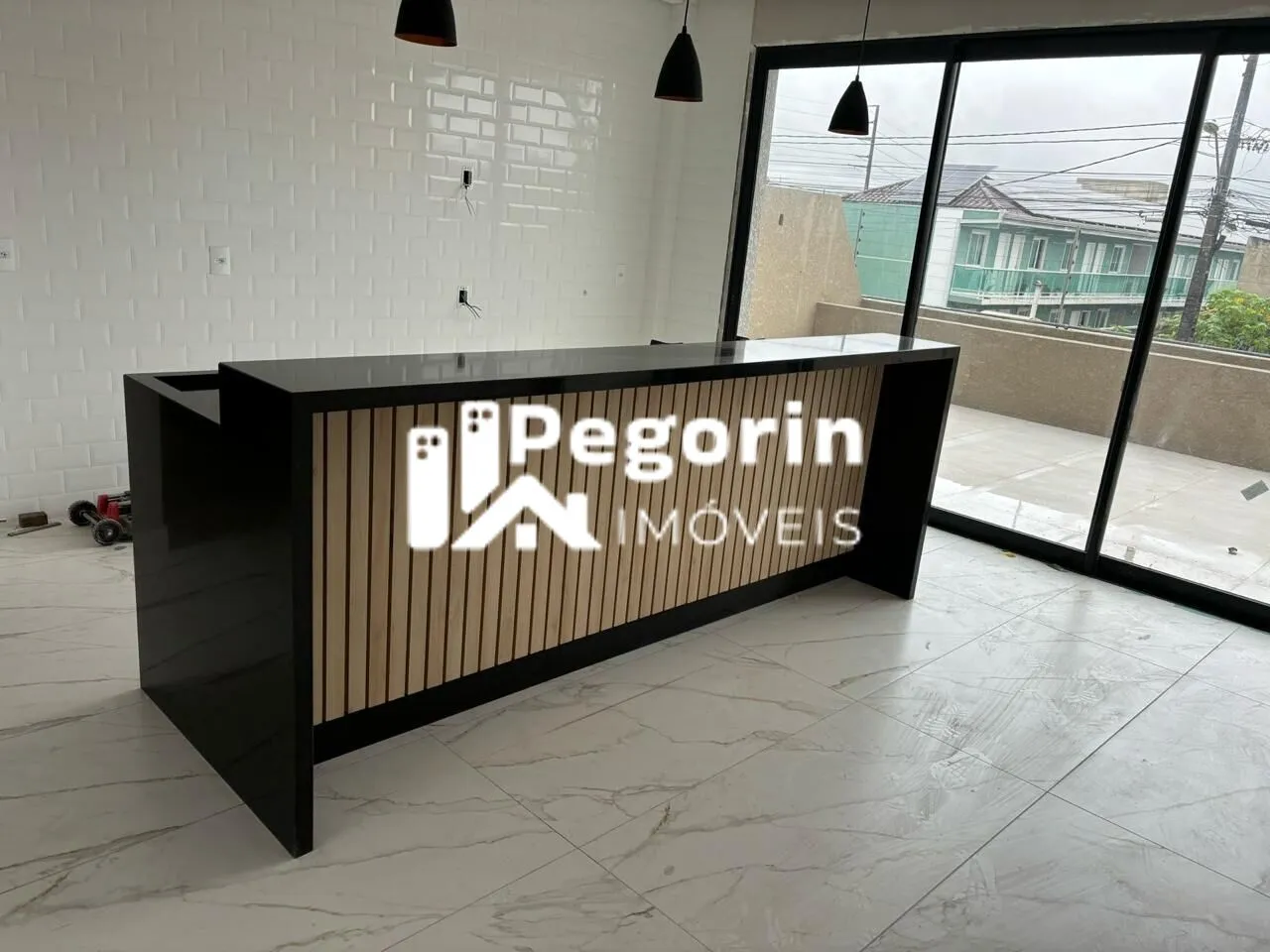 Imagem Sobrado à venda em Curitiba, Pinheirinho, com 3 quartos, 217,00m²