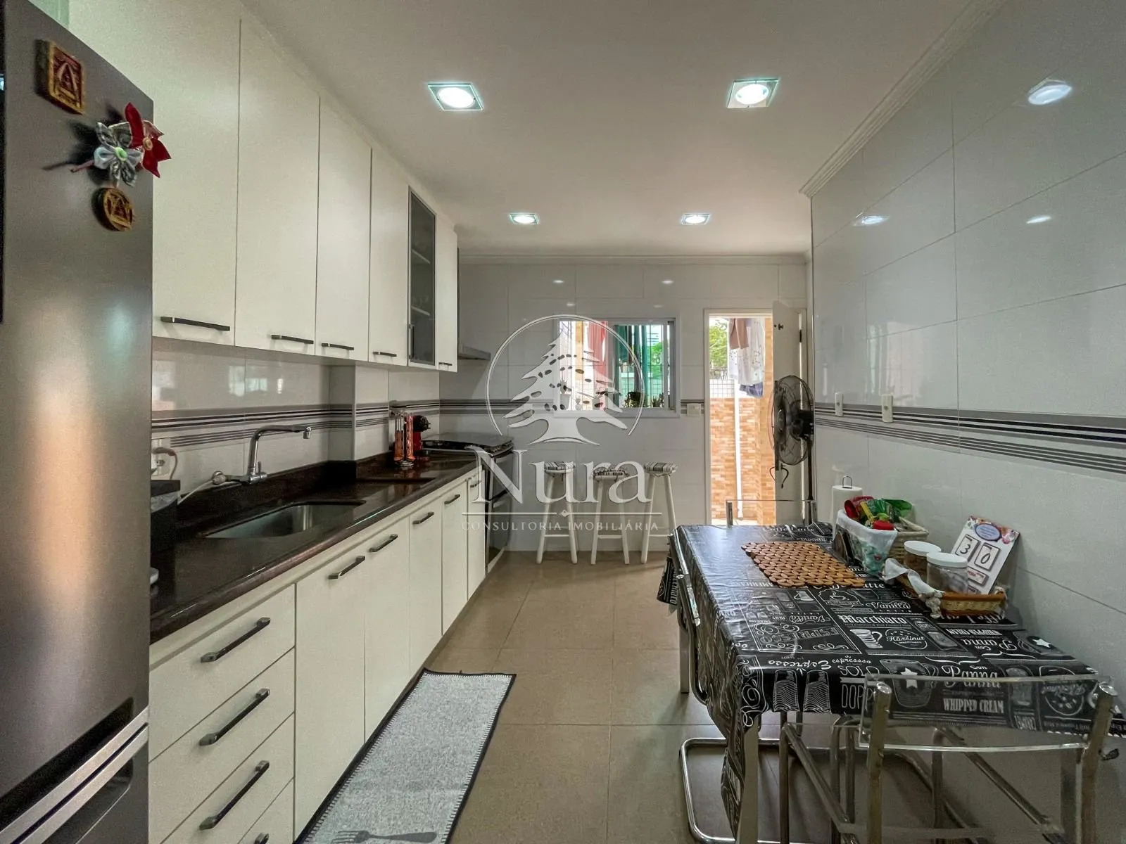 Imagem Sobrado de 4 quartos, 150m² no bairro Gonzaga, em Santos