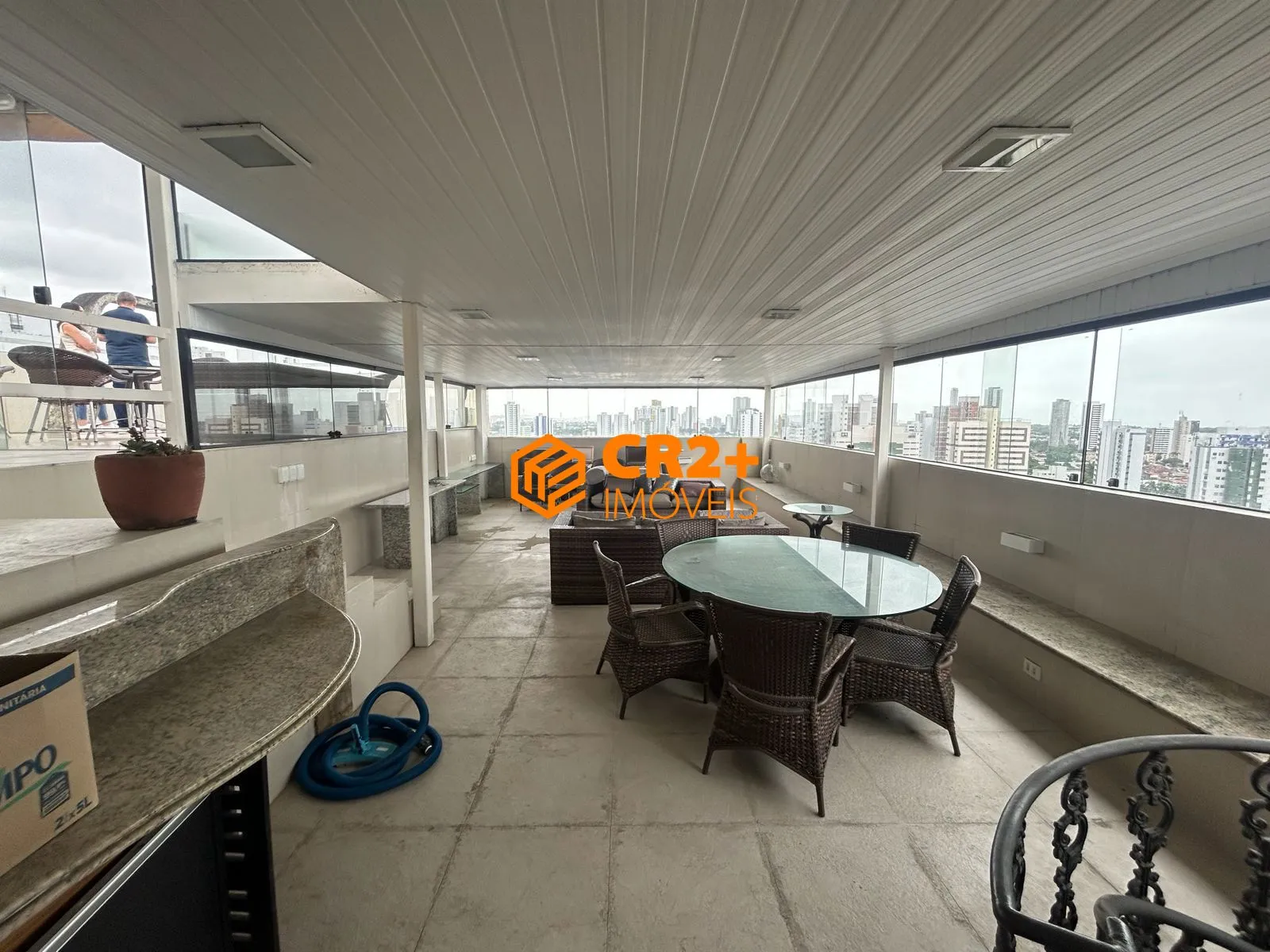 Imagem Vendo Luxuosa Cobertura Triplex 475m² | Privacidade e Conforto no Espinheiro