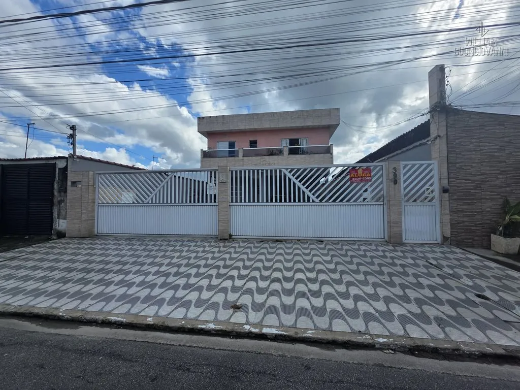 Imagem Casa Reformada em Condomínio - 1 Dorm, 1 Vaga, 1,4 km da Praia