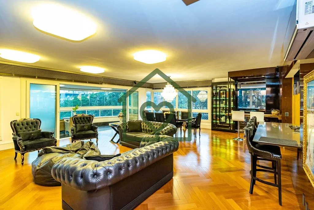 Este apartamento mobiliado de 223 m² oferece um estilo de vida requintado no coração da Bela Vist...