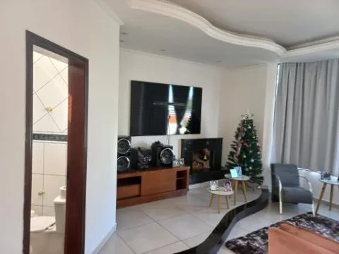 Imagem VENDA DE SOBRADO NO CONDOMÍNIO ECO PARK LAGOS, EM MOGI DAS CRUZES/SP, 397m² com 3 suítes, quintal com piscina, sauna e área gourmet. CONSULTE-NOS.