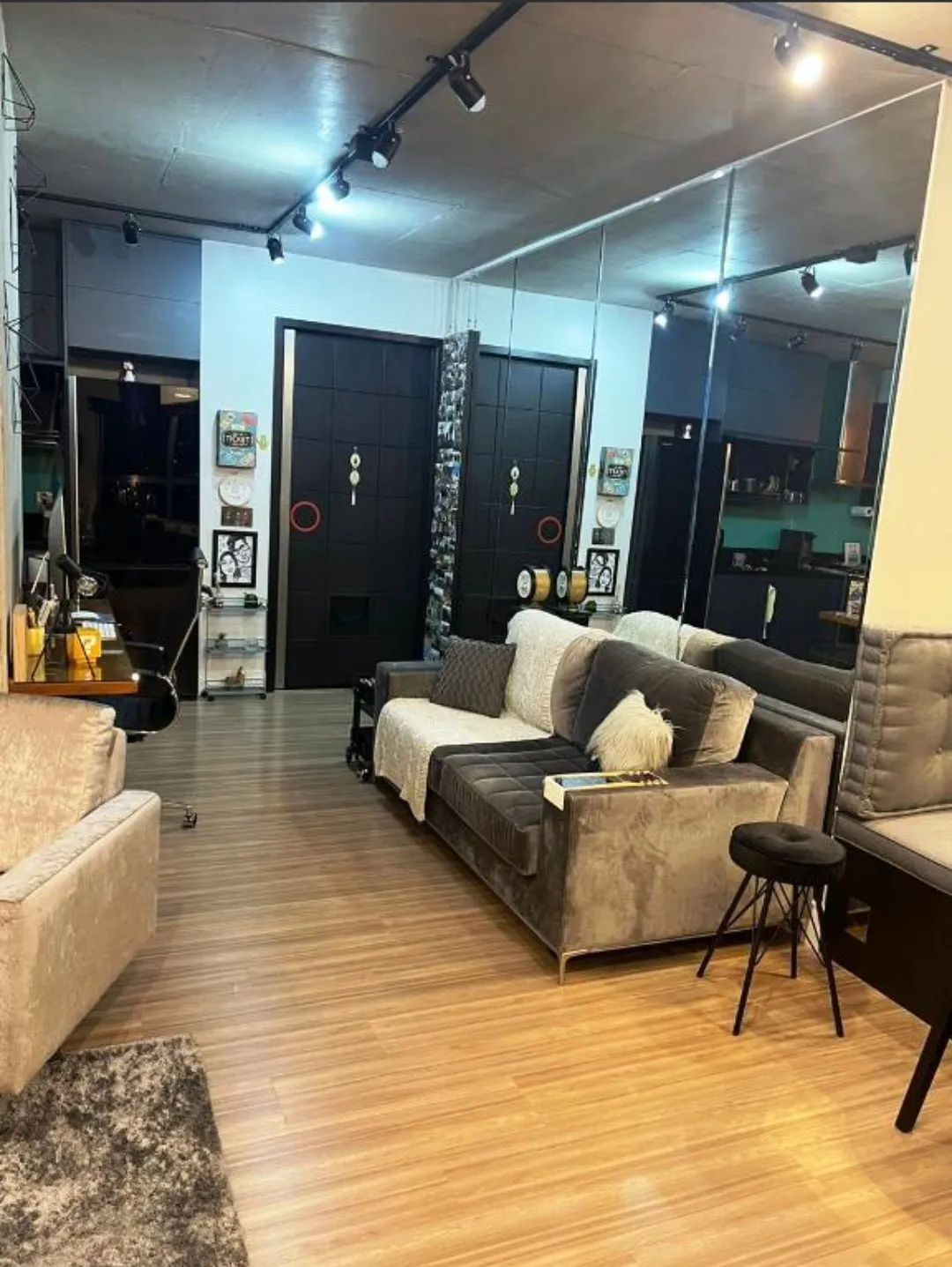 Imagem VENDO LINDO APARTAMENTO NO CONDOMÍNIO MAX HAUS!