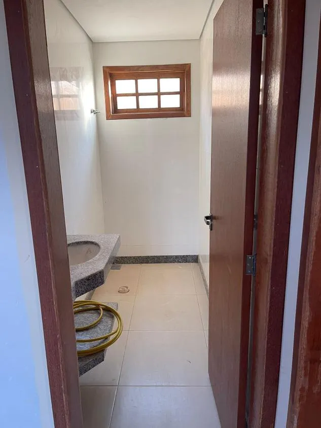 Imagem Vendo uma excelente casa em Crucilândia/MG ( valor 500.000,00 )
