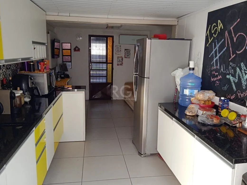 Imagem Casa para Venda - 140m², 5 dormitórios, 2 vagas - Cavalhada, Porto Alegre