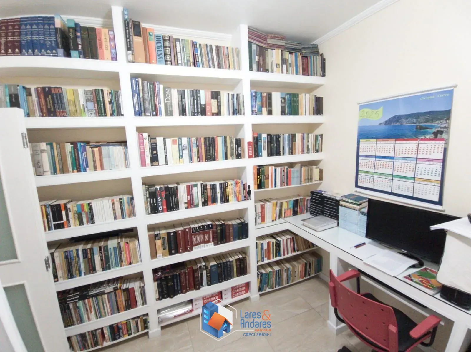 Imagem SOBRADO À VENDA, COM 300M² SENDO 3 PAVIMENTOS EM RUA EM SAÍDA COM AMPLA ÁREA GOURMET 3 DORMS SENDO 2 SUÍTES - OPORTUNIDADE - LAUZANE PAULISTA