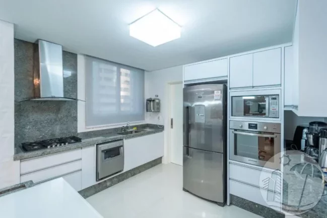 Imagem Apartamento Mobiliado e decorado 3 Suítes 4 vagas a 3 minutos a pé da praia