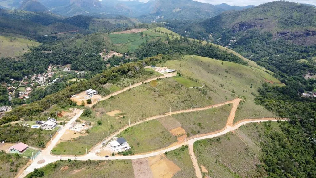 Imagem Terreno em Condomínio para Venda em Teresópolis / RJ no bairro Pessegueiros