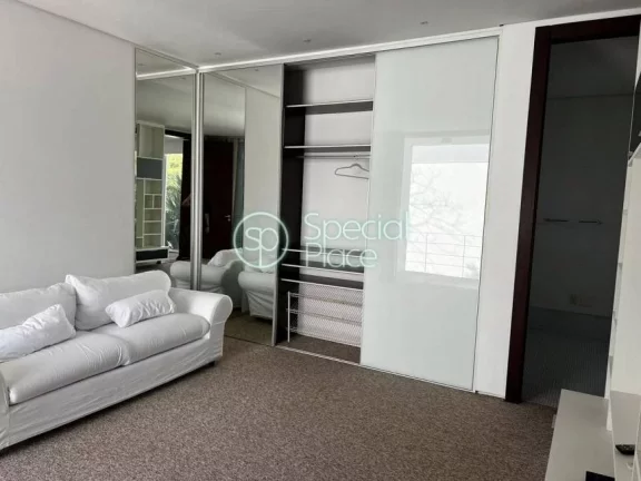 Imagem Casa com 850m² de área construída num terreno de 1.125m², Com projeto arquitetônico de João Ar...