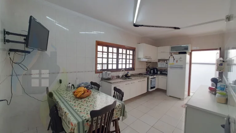Imagem Casa de 2 dormitórios sendo 1 suíte, 3 banheiros, 3 vagas, com 240m² no Rudge Ramos, São Bernardo do Campo