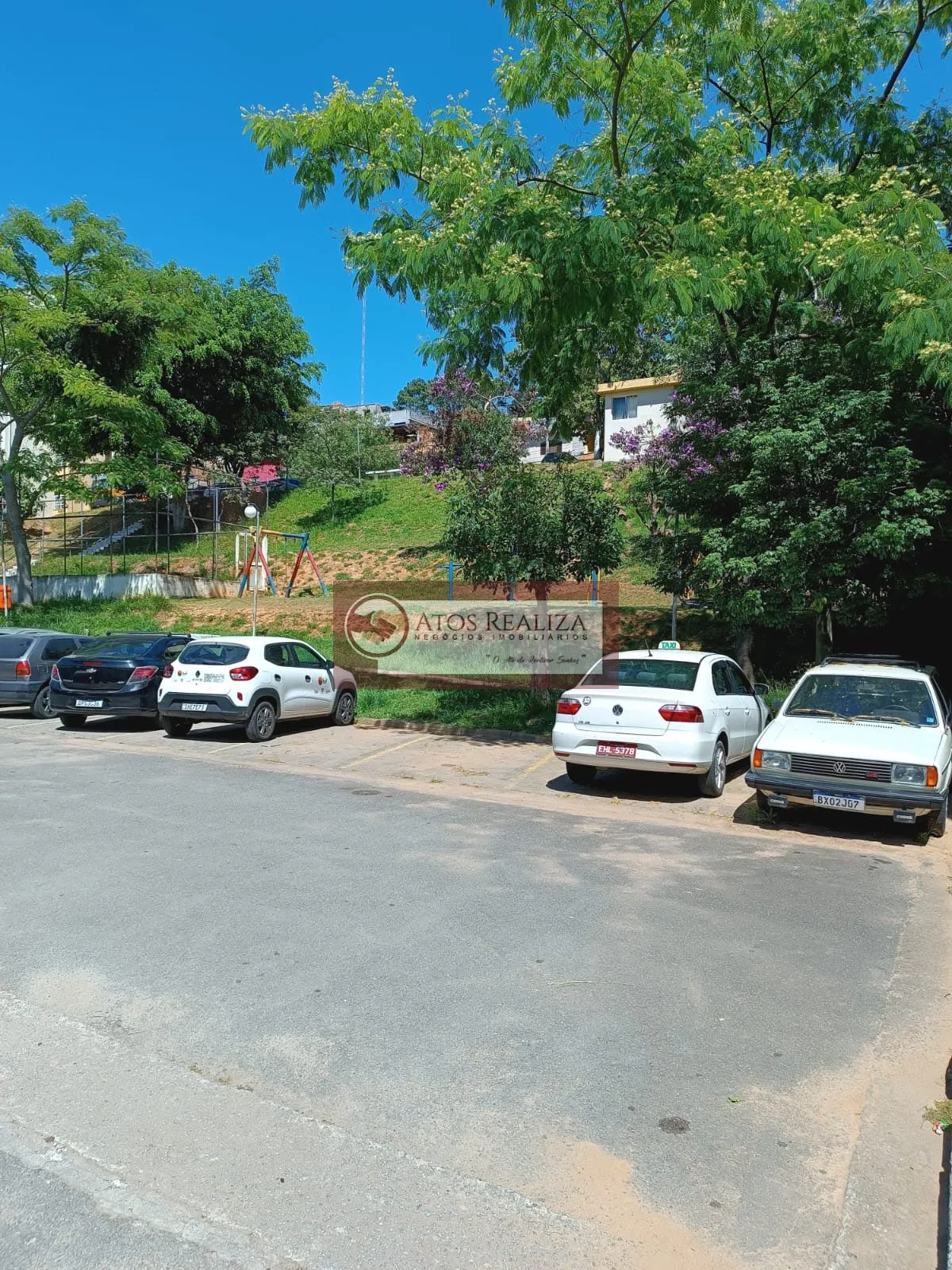 Imagem Vendo Oportunidade no Guarapiranga. Apartamento de 2 dormitórios, Sala, cozinha,Banheiro, área de serviço, 1 vaga de garagem, por R$. 150.000, aceita carro e moto como parte de pagamento, próximo ao parque Guarapiranga. Oportunidade.