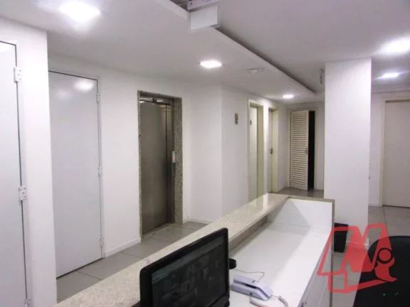 Imagem No bairro Higienópolis, sala de 43m² com vaga.