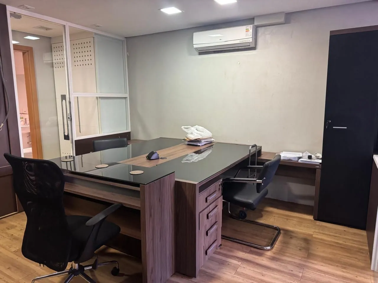 Imagem Sala comercial mobiliada com 42m² no bairro Praia de Belas DESOCUPADA