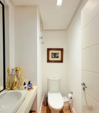 Imagem Apartamento situado em área nobre do centro, em localização privilegiada em Florianópolis! Próx...