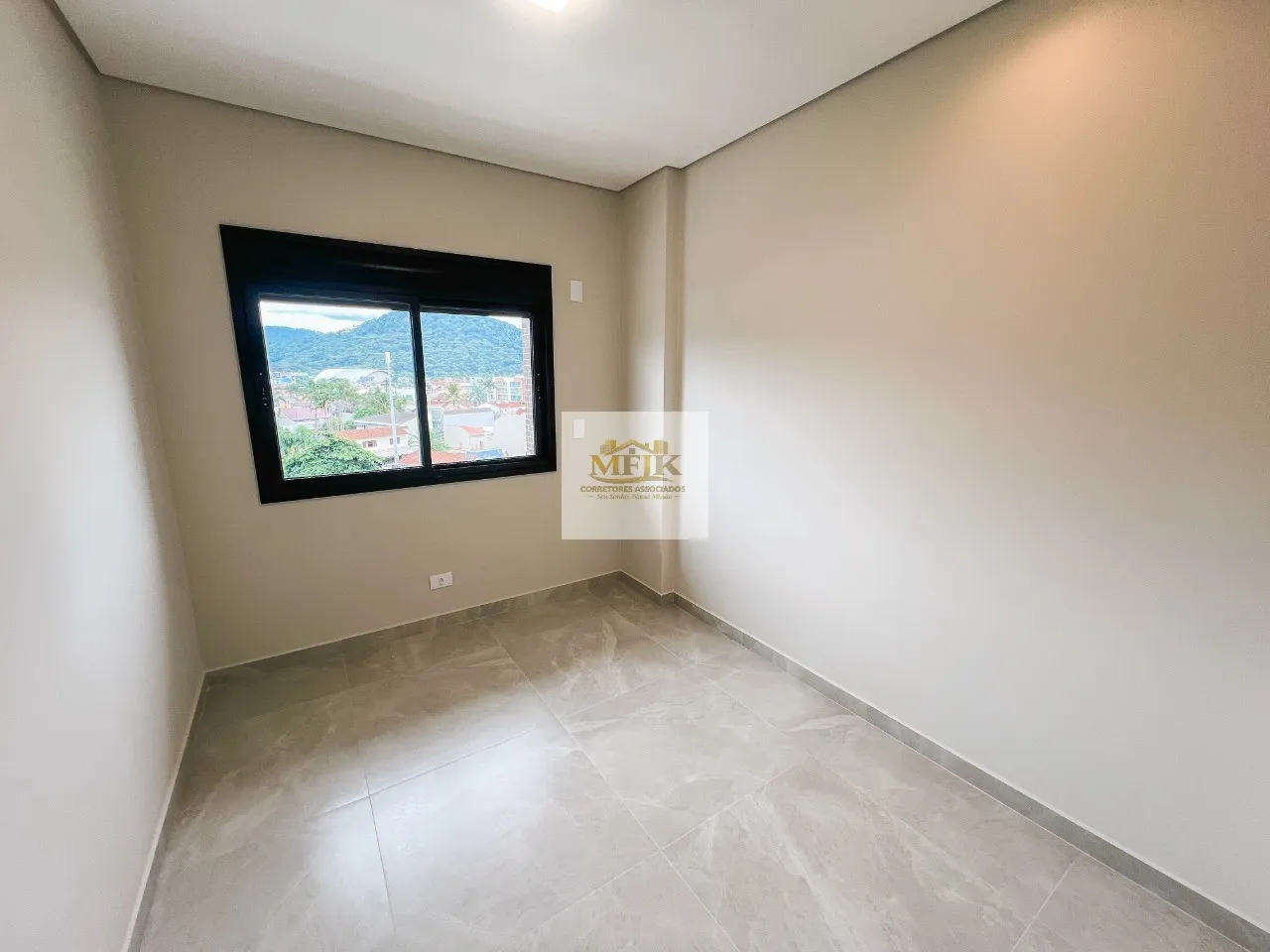 Imagem Residencial Laguna Imóvel Pronto Área total 220m² Área privativa 153m² 4 quartos sendo 1 suíte 2 banheiros social 2 vaga