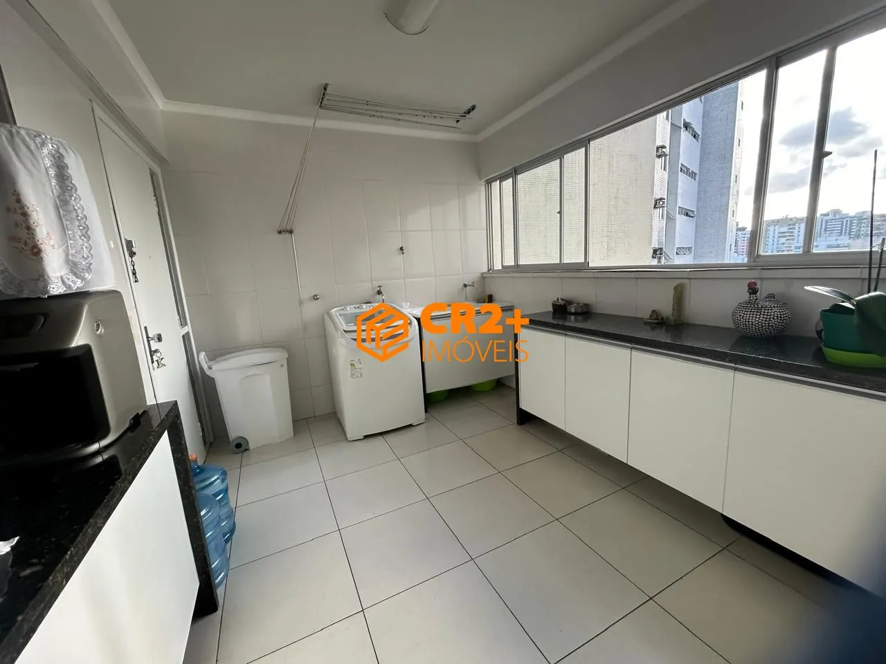 Imagem Apartamento à venda com 185m² , 4 quartos sendo 2 suítes no Espinheiro.