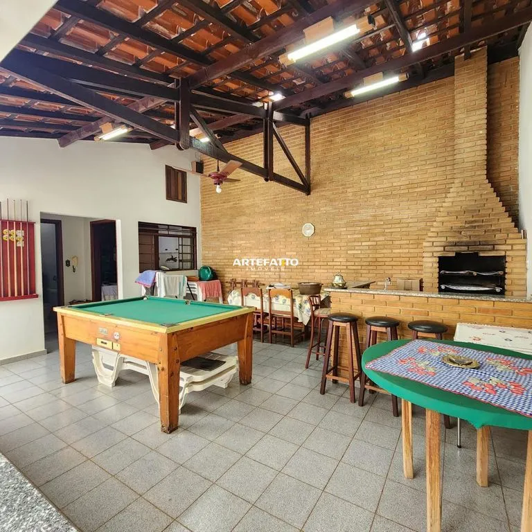 Foto do imóvel Casa na Avenida Santa Cruz para comércio em Avenida Santa Cruz