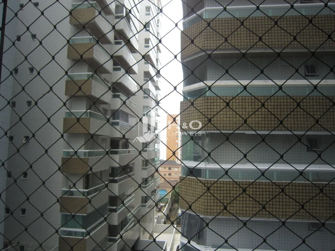 Imagem Apartamento à venda na Praia Grande - Bairro Guilhermina, a apenas 100 metros da praia!