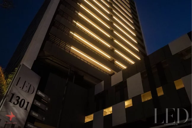 Imagem Sala Comercial para Locação em São Paulo-SP, Parque Industrial Tomas Edson: 1 Sala, 9 Banheiros, 14 Vagas, 555 m².