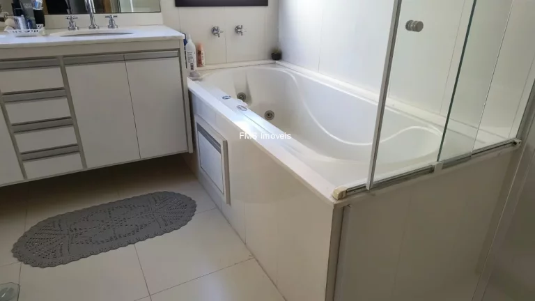 Imagem Apartamento à venda na Vila Mariana, com 4 suítes, 3 salas, 6 banheiros, 4 vagas.