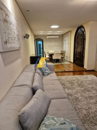 Sobrado à Venda com 300m², 3 dormitórios, 1 suíte, 2 salas e 7 vagas!!!